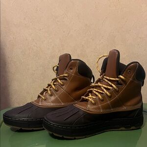 Nike Kids Tan and Black Outdoor Boots
